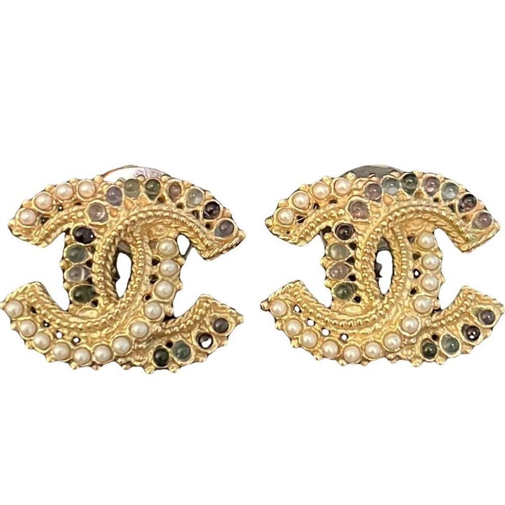 CHANEL Bijoux Fantaisie Crystal and Pearl Beaded CC Stud Earrings